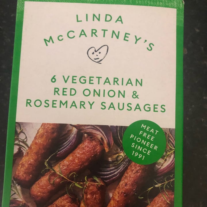 review photo of Linda McCartney's 6 Vegetarian Red Onion & Rosemary Sausages shared by @rubinalabozzetta on 31 Mar 2022 - review