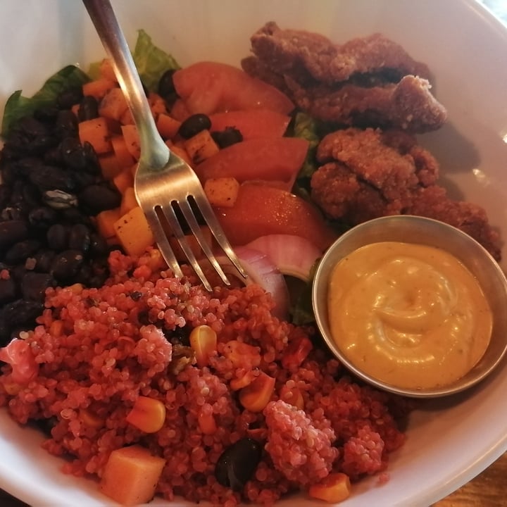 photo of Revolucion Verde Ensalada chickn free shared by @aracelyah on  13 Mar 2021 - review