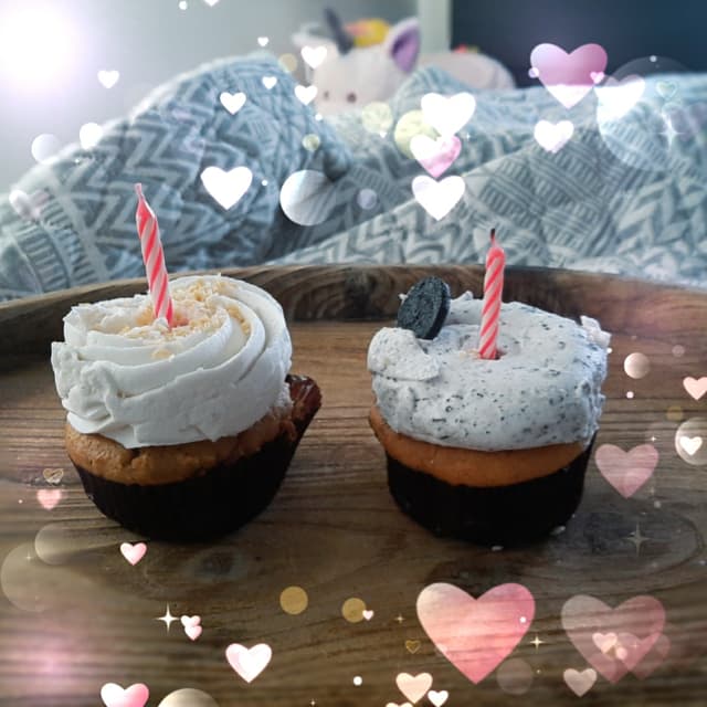 「Cookies&cream and Vanilla cupcakes」の料理の写真