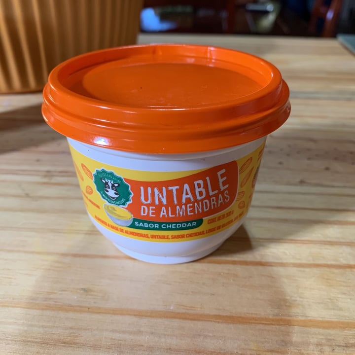 photo of Felices Las Vacas Untable de Almendras Sabor Cheddar shared by @valenserra on  14 Sep 2020 - review