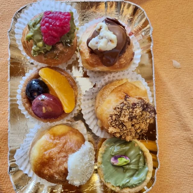 Foto del plato “Pasticcini misti”
