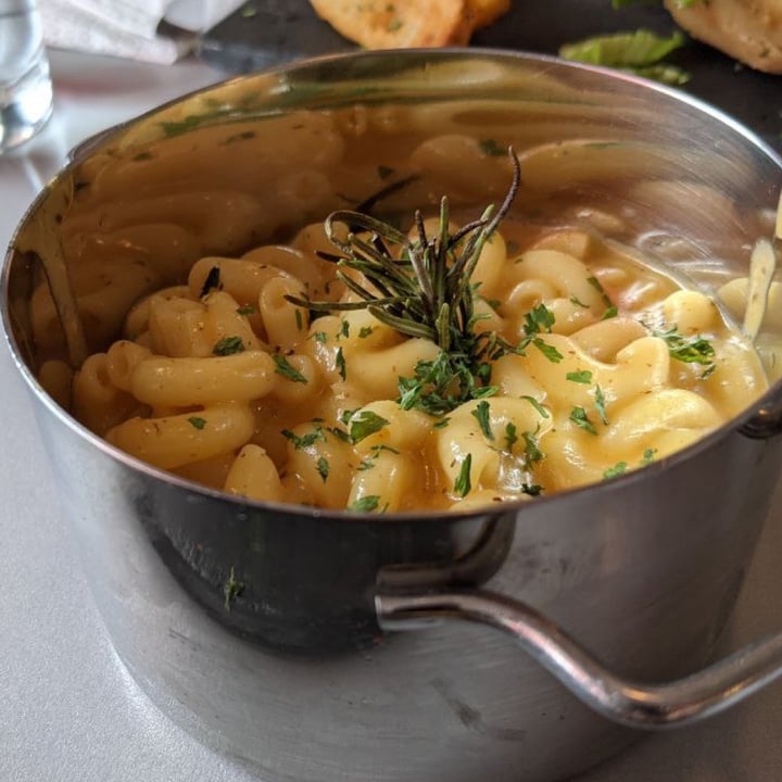 photo of Gia Vegan Pastry Shop Mac and cheese shared by @glorianacalvo on  03 Oct 2021 - review