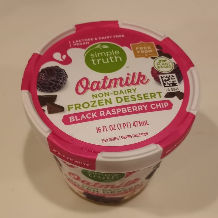 photo of Simple Truth Oatmilk Non-dairy Frozen Dessert (Blackraspberry Chip) shared by @jamiemcgill on  08 Oct 2021 - review