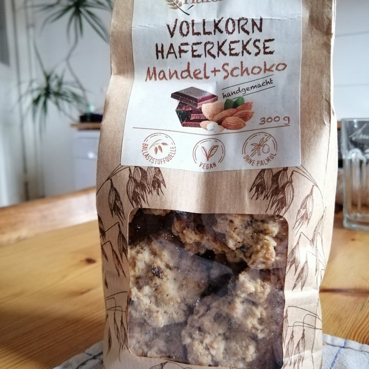 review photo of Hafer Herz vollkorn Haferkekse Mandel + schoko shared by @evanitra on 07 Dec 2022 - review