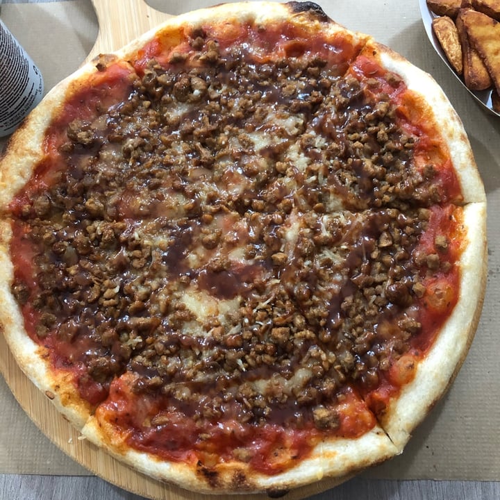 photo of deWeggie's Vegan pizza shared by @honeyemelina on  14 Nov 2021 - review