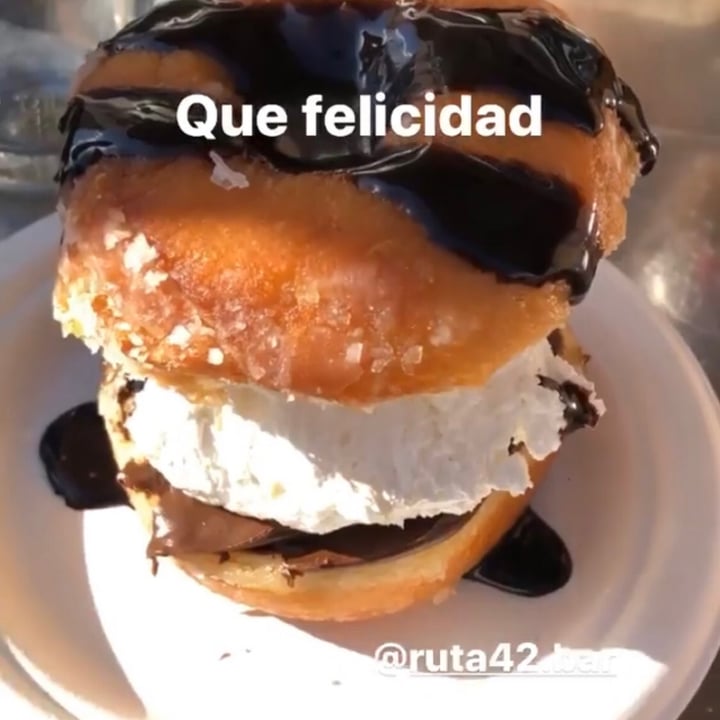 photo of Ruta 42 Donut shared by @montserratrosell on  02 Jun 2020 - review