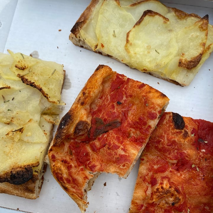 photo of Pizza al taglio Trastevere pizza marinara e con le olive shared by @elisbai on  07 Aug 2022 - review
