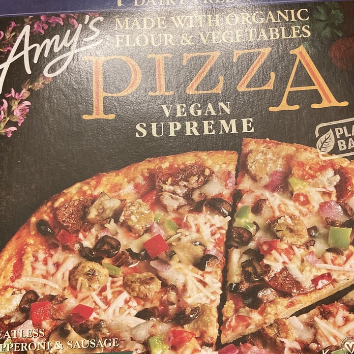 photo of Amy’s Vegan Supreme Pizza shared by @veganosaventureros on  30 Nov 2021 - review