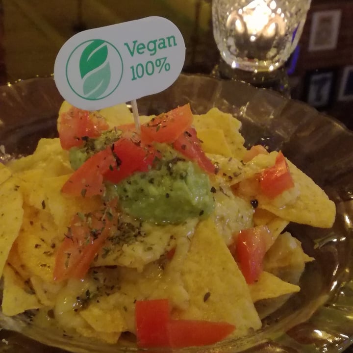 photo of Voodoo Nachos con queso vegano shared by @vegan-vegan on  24 Jul 2021 - review