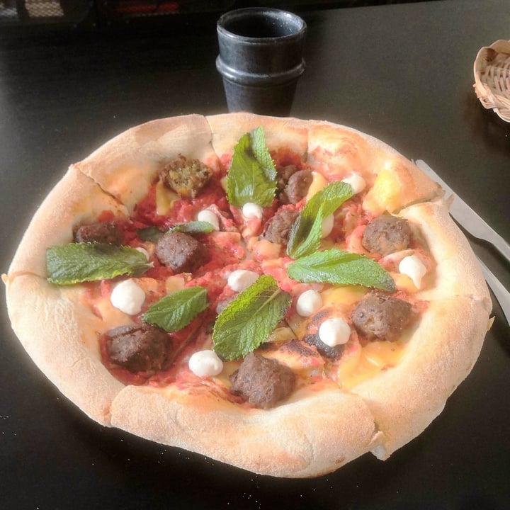 photo of Oncle Heraclite Pizza Pizza menthe falafels shared by @lord-of-snob on  09 Jun 2022 - review