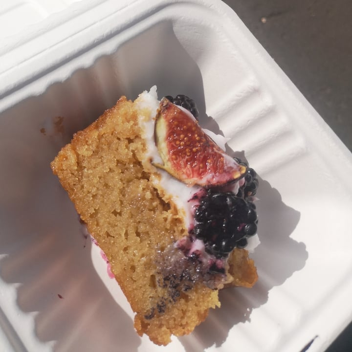review photo of Cafe Strange Brew Vegan Blackberry And Fig Cake shared by @sweetsoy on 29 Aug 2020 - review