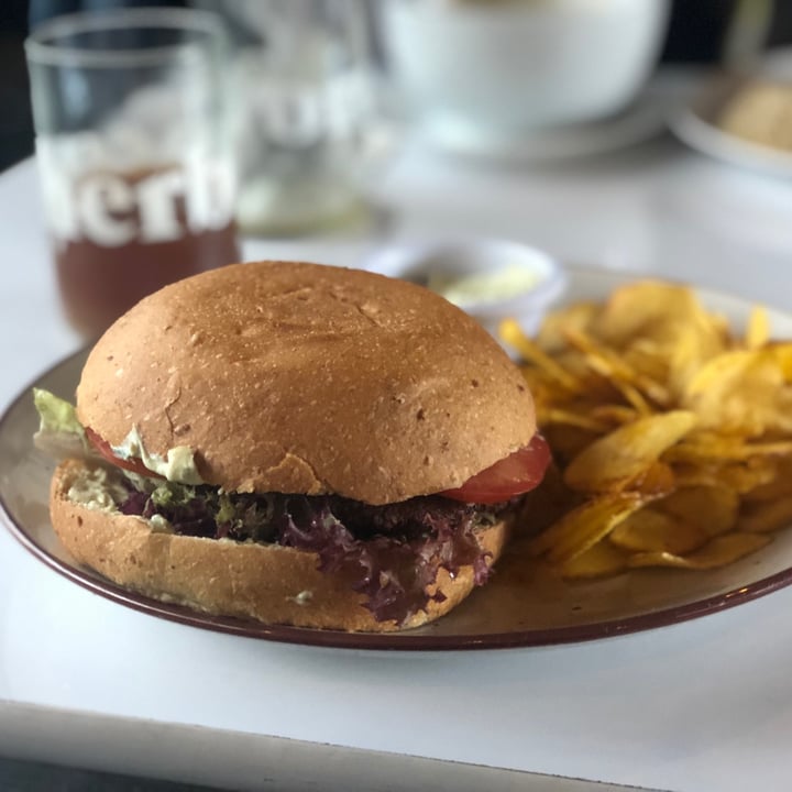 review photo of Hervíboro Cocina Vegana Hamburguesa de falafel shared by @camilalp on 07 Jun 2020 - review