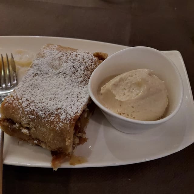 Photo of the dish “Strudel con gelato”