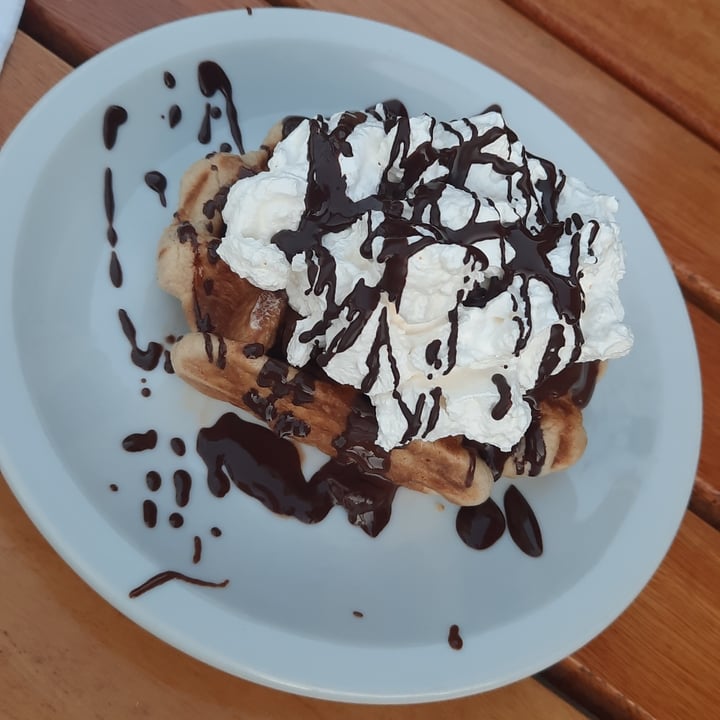 review photo of El Palacio Vegano Wafle shared by @coniitto on 21 May 2022 - review