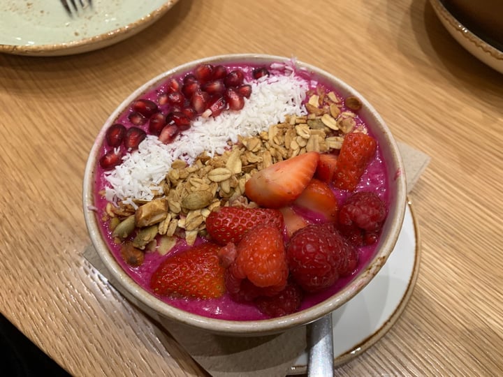 photo of Life Alive Organic Cafe Pitaya bowl shared by @aestheticallyadventurous on  03 Apr 2019 - review
