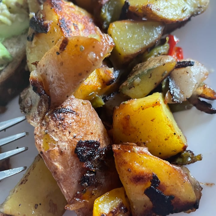 photo of Trader Joe's Roasted potatoes with peppers and onions. shared by @clarendiee on  23 Nov 2021 - review