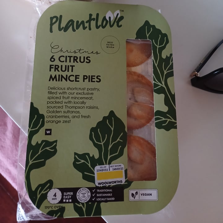 review photo of Woolworths Citrus Fruit Mince Pies shared by @campsbayvegan on 19 Nov 2022 - review
