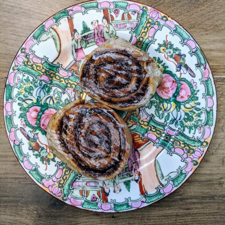 review photo of Estômago Café Vegano cinnamon rolls shared by @babica on 11 Jul 2021 - review