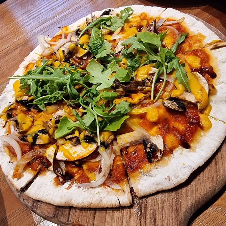 photo of Genius Central Singapore Mixed Mushroom Pizza (Veganized) shared by @theyellowwiz on  05 Mar 2022 - review
