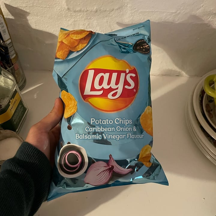 photo of Lay's Potato Chips Caribbean Onion and Balsamic Vinegar Flavour shared by @lassetiereleben on  31 Mar 2022 - review