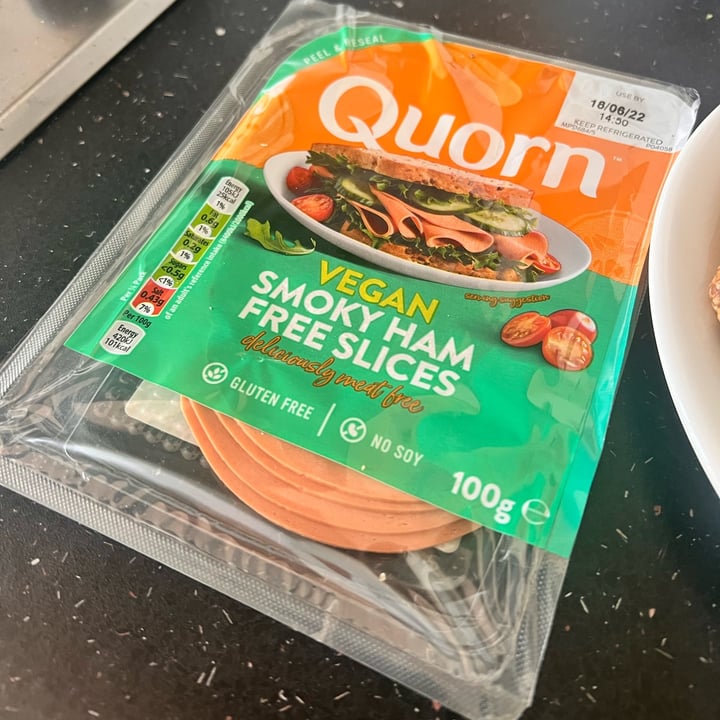 photo of Quorn Smoky Ham Free Slices shared by @chiariconta on  24 May 2022 - review