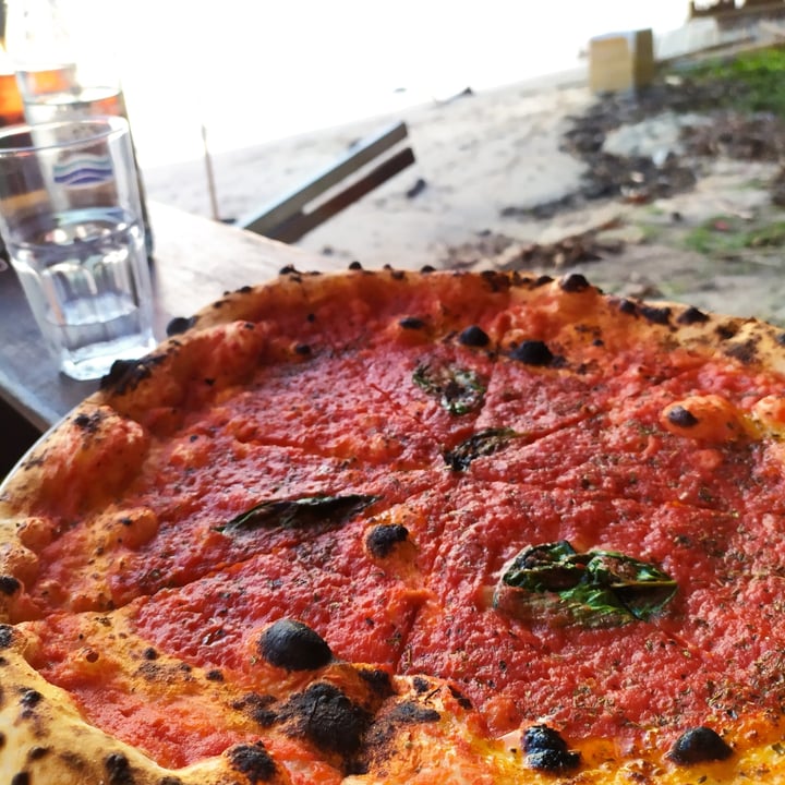 photo of Romanzo Tropicale Pizza marinara shared by @peruseando on  01 Nov 2021 - review