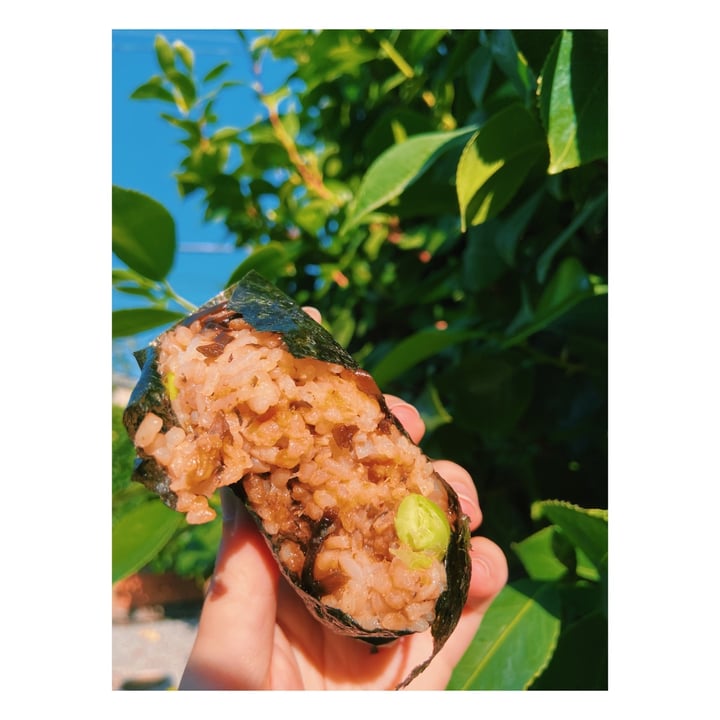 photo of Clover Bakery & Cafe Edamame/Konbu Onigiri shared by @groovyjunebug on  31 Jul 2021 - review