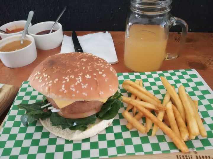photo of Veggie Happy Hamburguesa Beyond shared by @rebeca2124 on  22 Feb 2020 - review