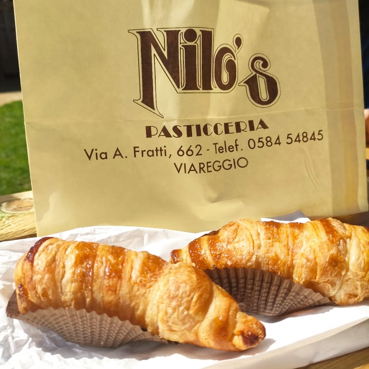 photo of Pasticceria Nilo's di Poletti e Spadoni Cannolo alla crema shared by @mostravagante on  11 Apr 2022 - review