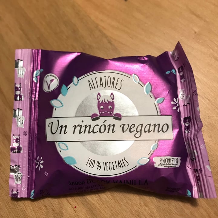 photo of Un Rincón Vegano Alfajor Black Vainilla shared by @ailinvasicek on  12 Jun 2021 - review