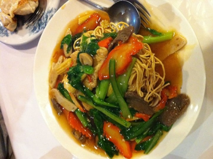 photo of VegieHut Vegetarian Restaurant Combination dry noodles shared by @jamieyew on  23 Aug 2019 - review