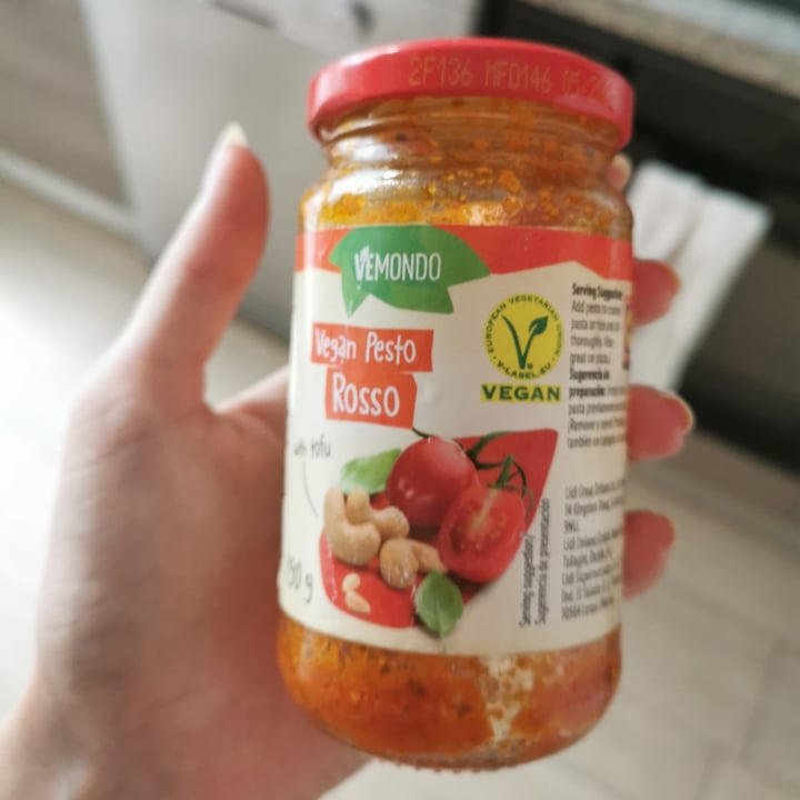 photo of Vemondo  Vegan pesto Rosso shared by @aripellegrini on  10 Aug 2022 - review