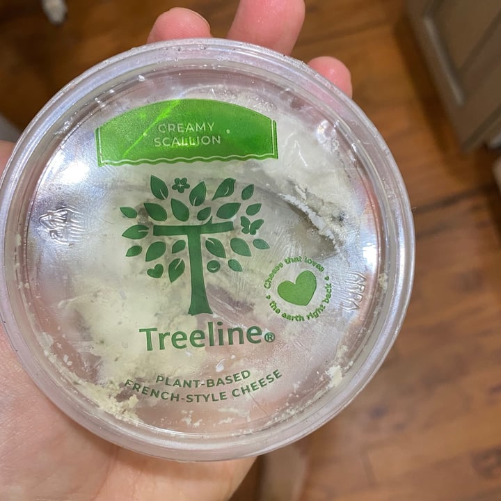 photo of Treeline Cheese Scallion French Style Treenut Cheese shared by @amandalrsmith on  26 Jun 2021 - review