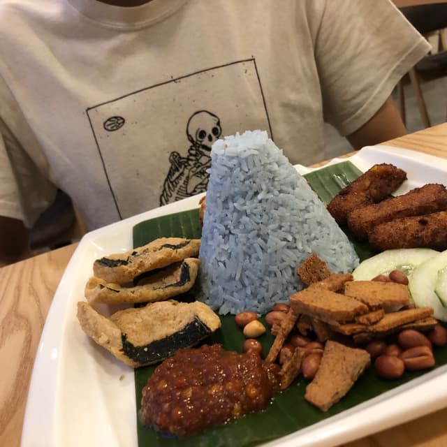 Foto del piatto “Blue Pea Nasi Lemak”