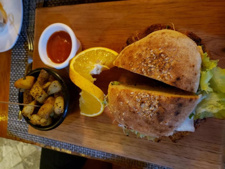 photo of La Casa Del Pan, Panadería, Tienda y Restaurante Vegano y Vegetariano Veggie Burguer shared by @janettecarrillo on  08 Jan 2020 - review