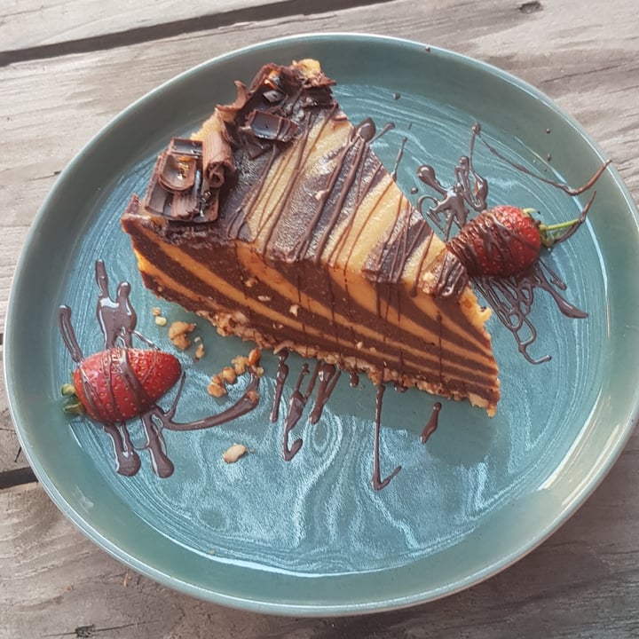photo of The Conscious Kitchen Chocolate Orange Cheesecake shared by @caitlingarvs on  26 Mar 2022 - review