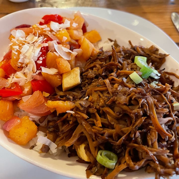 photo of Ravens Restaurant Kalua Mushrooms with Coconut Rice shared by @veganpetite on  24 Sep 2022 - review