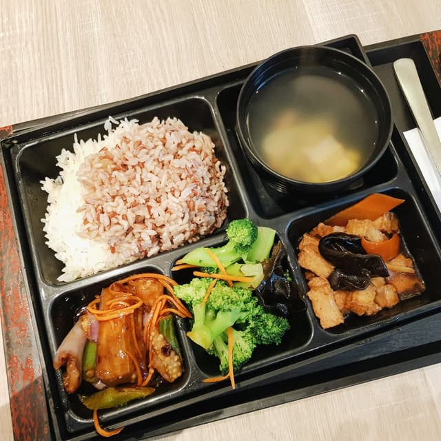 Photo of the dish “1 Main + 2 Greens Bento”