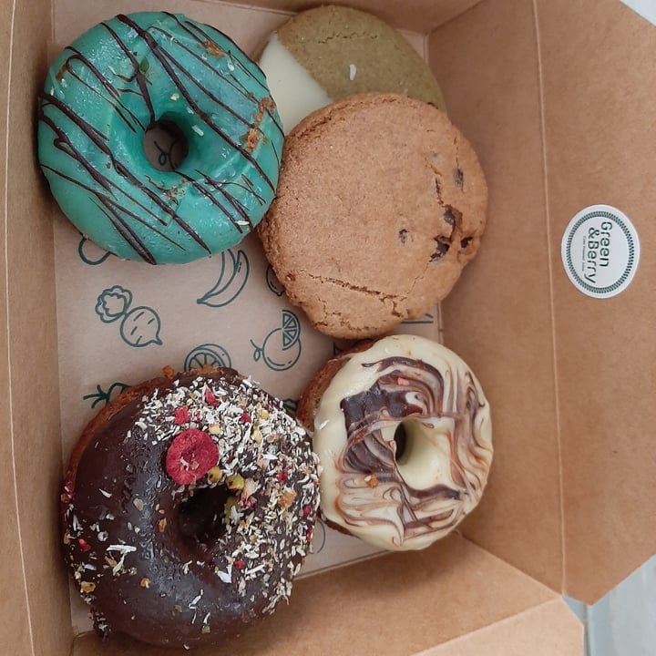 photo of Green & Berry Donut vegano shared by @alesegura on  13 Nov 2020 - review