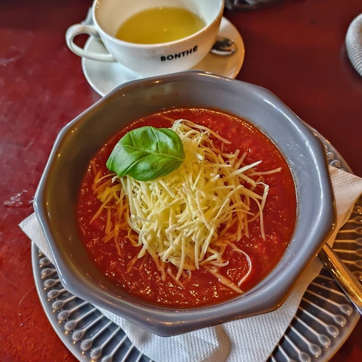 review photo of Vegan Pub Tomato soup with vegan cheese shared by @decoy on 24 Nov 2022 - review