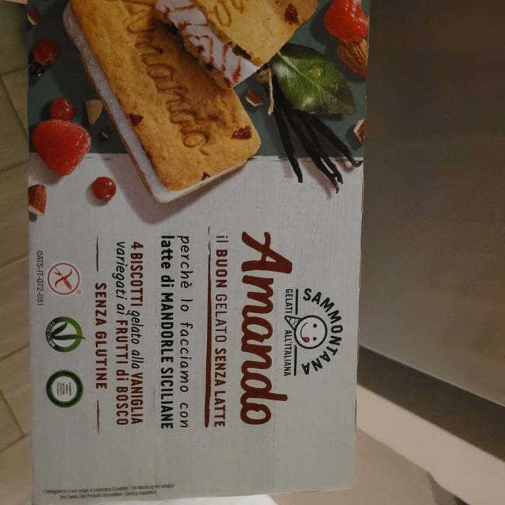 review photo of Sammontana Amando biscotti gelato alla vaniglia variegato ai frutti di bosco shared by @ofrack on 12 Jun 2022 - review