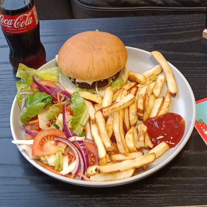 photo of Geek Retreat Stafford Burger shared by @aaronabolition9 on  02 Mar 2022 - review