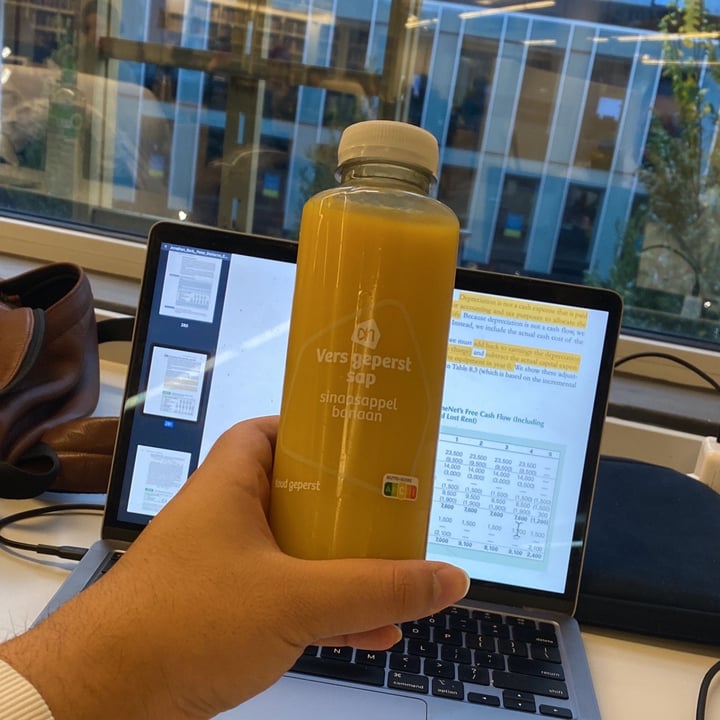 review photo of Albert Heijn vers geperst sap sinaasappel banaan shared by @astxnto on 17 Nov 2022 - review