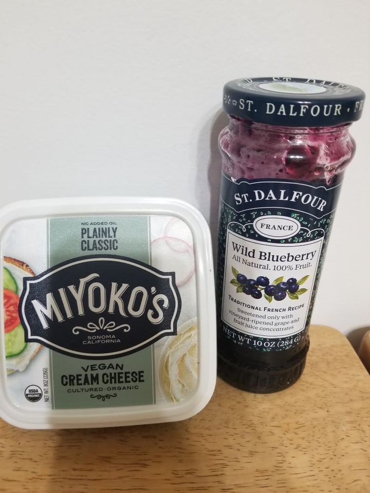 photo of Miyoko's Creamery Organic Cultured Vegan Cream Cheese Classic Plain shared by @laurag034 on  13 Dec 2019 - review