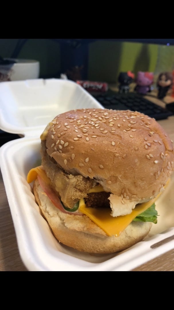 photo of Herbivorous Vegan Chilli Chicken Cheese Burger shared by @mimi2308 on  14 Apr 2020 - review