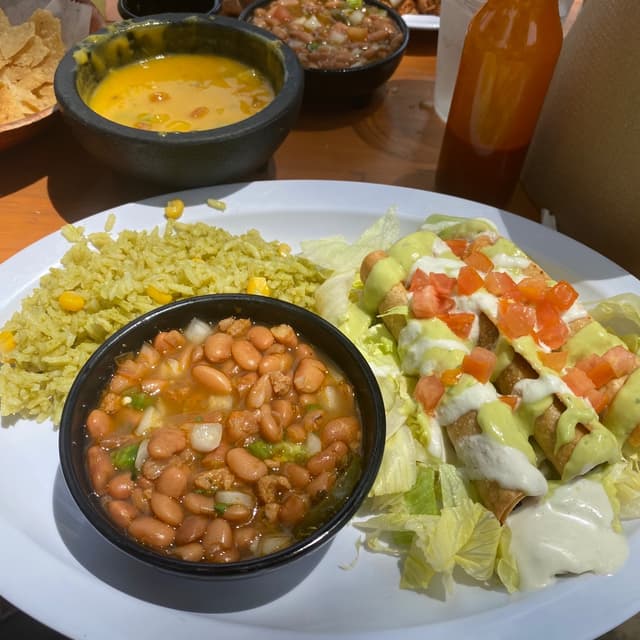 菜肴“Vegan Flautas”的照片