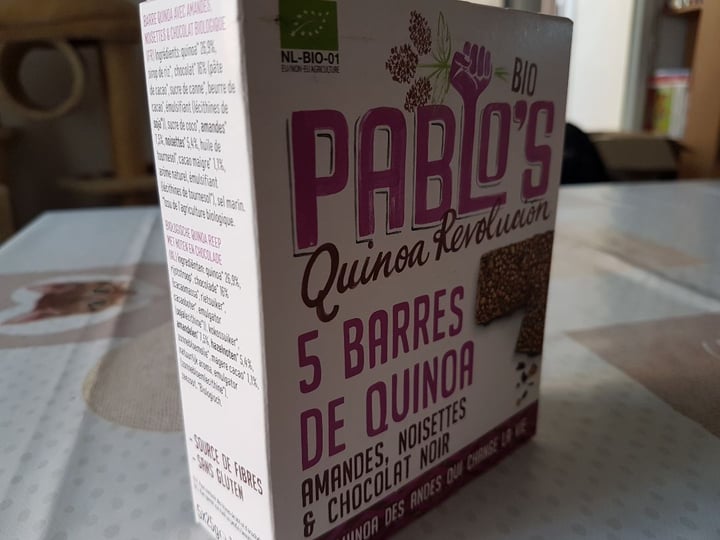 photo of Pablo's Quinoa Révolution - Barres De Quinoa Amandes, Noisettes Et Chocolat Noir shared by @vivelesdindons on  15 Mar 2020 - review