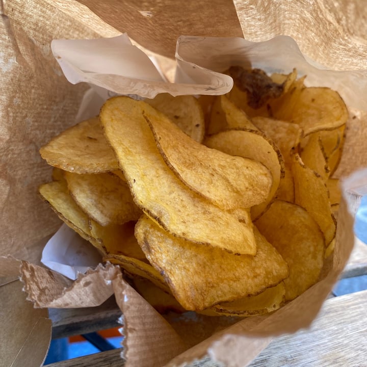 review photo of Hook No Flag Food Panino Con Burger Vegano E Chips Fritte shared by @chrismorello on 29 Oct 2022 - review