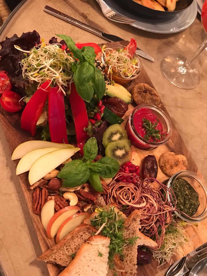 photo of Vrohstoff Röhköstliche Platte/ raw platter shared by @charlyy on  03 Dec 2019 - review