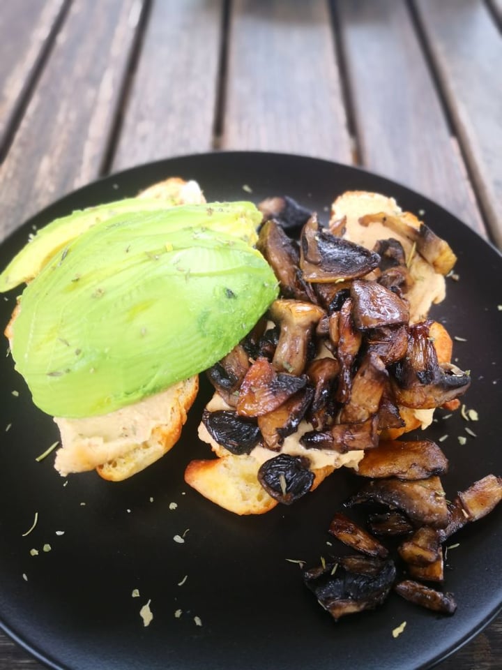 photo of Pure Café Avo, mushrooms and hummus on sour dough bread shared by @lawie on  15 Dec 2019 - review